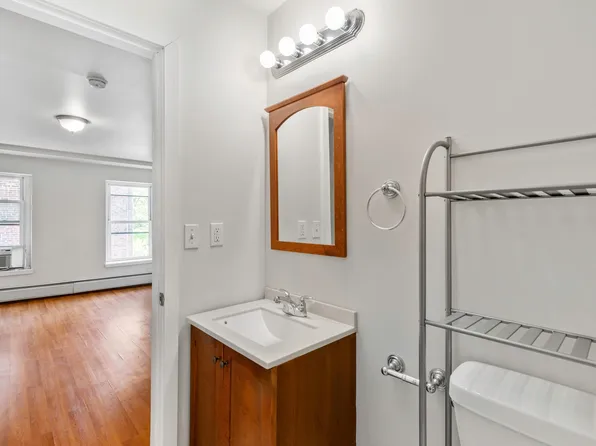 797 Lexington Avenue 4R image 8 of 9