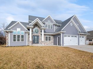 657 Black Earth Dr, De Pere, WI 54115