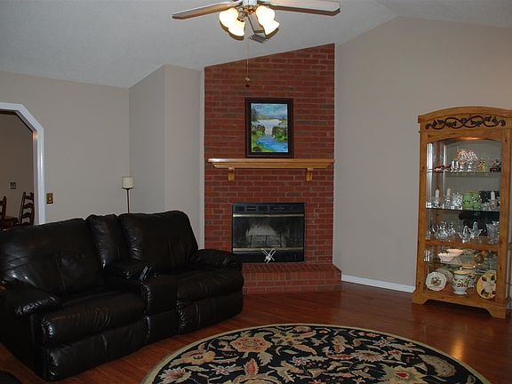 5th image of 203 Kingston Dr