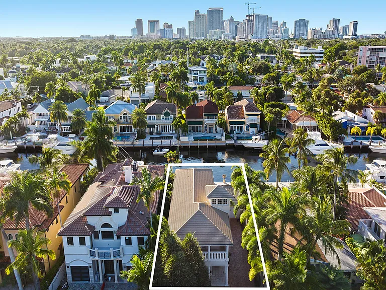 413 Coconut Isle Dr — Photo 3