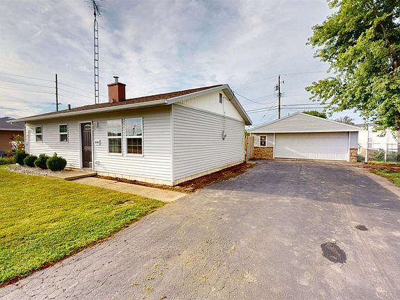 2nd image of 1840 Oak Ln