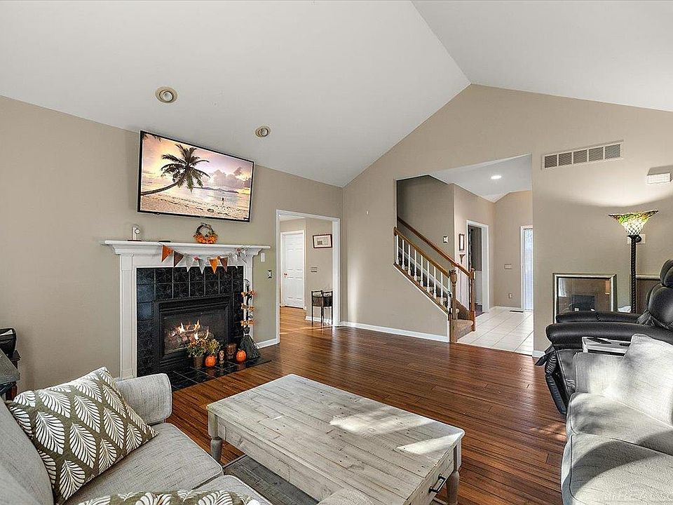 575 Lakes Edge Dr, photo 19