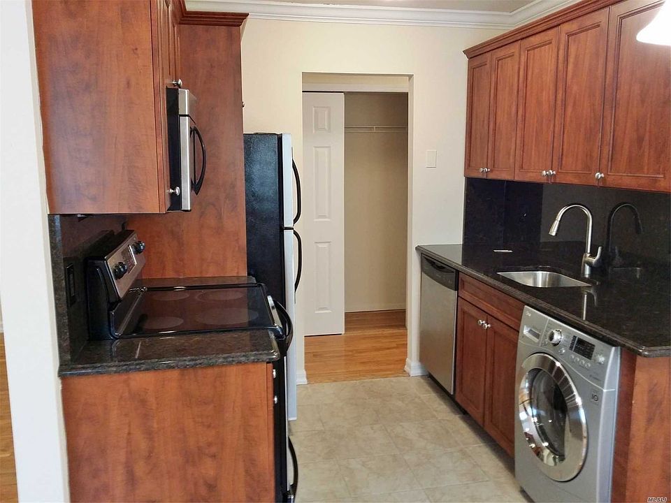2nd image of 429 Main St APT A