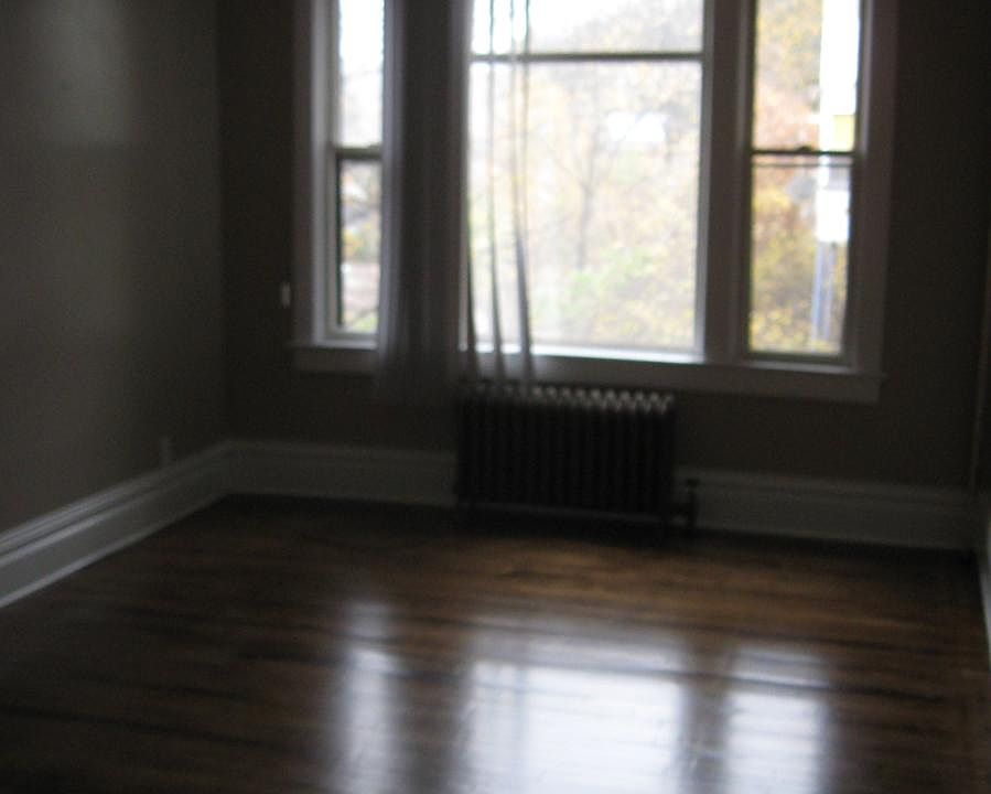Nice hardwood floors in Living Room