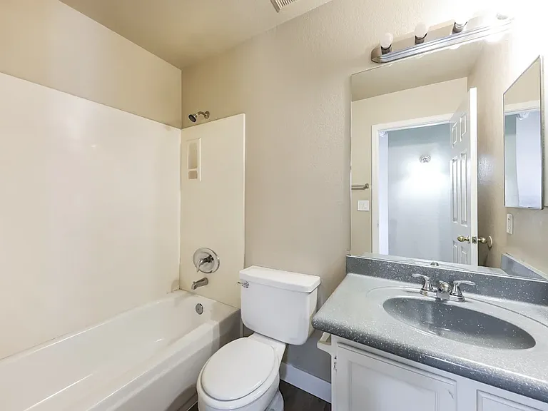 7608 W Mescal St — Photo 2