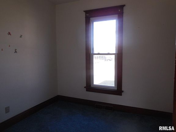 4th image of 334 N Lindsey St