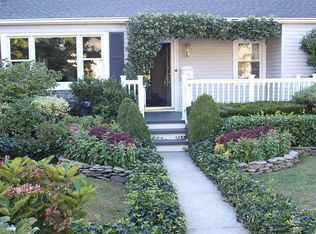 28 Gen McLean Dr, Bellport, NY 11713