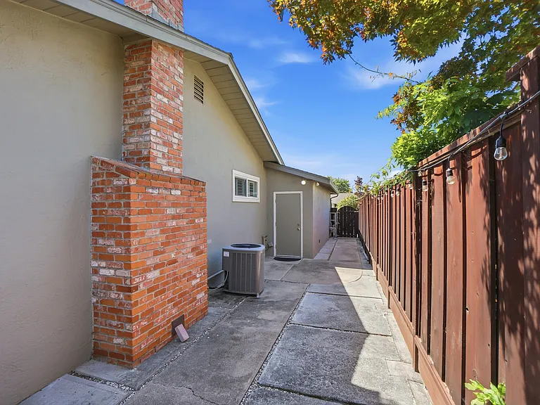 4657 Brenda Cir — Photo 44