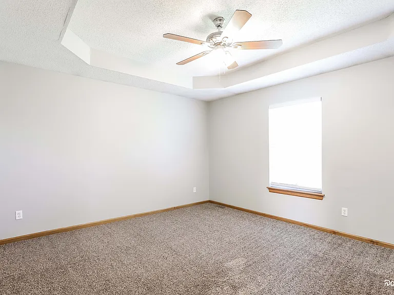 204 S Darrowby Dr — Photo 8