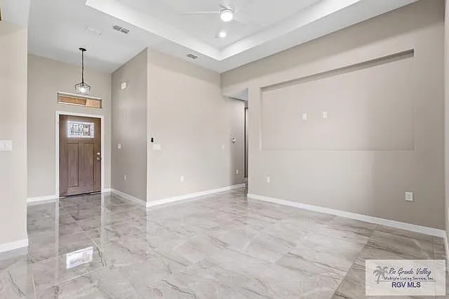 130 E Magnolia Ave — Photo 2
