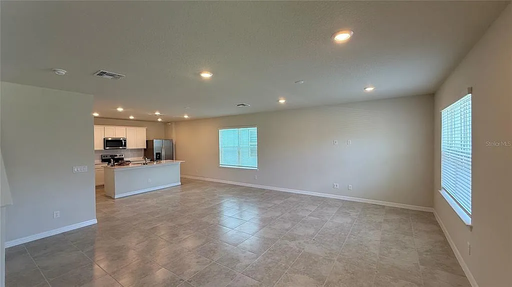 3 bed, 2.5 bath, 1628 sqft, $2,300 — Photo 3