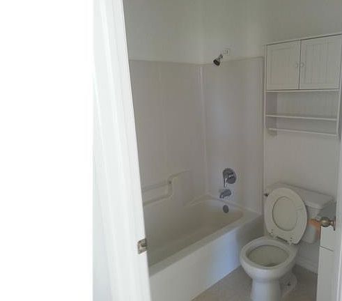 5th image of 409 Norman Ave