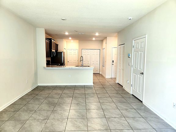 5th image of 985 Observatory Pkwy
