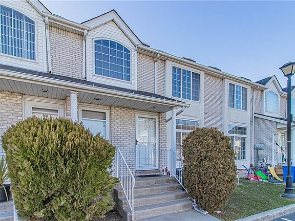 2nd image of 52 Jennifer Pl