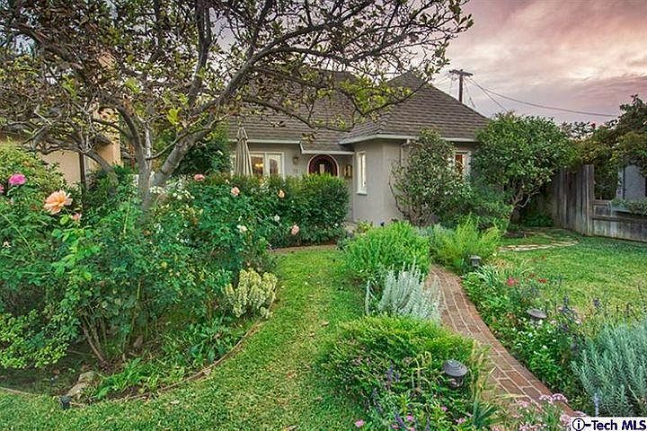 1st image of 31 Oak Knoll Gardens Dr