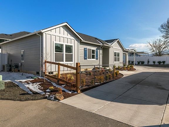 3rd image of 687 Nobility Dr