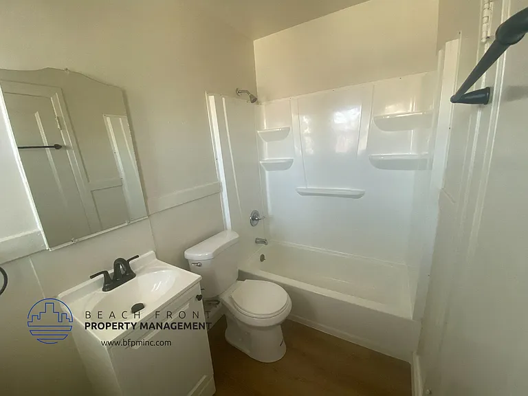 566 W 17th St — Photo 7
