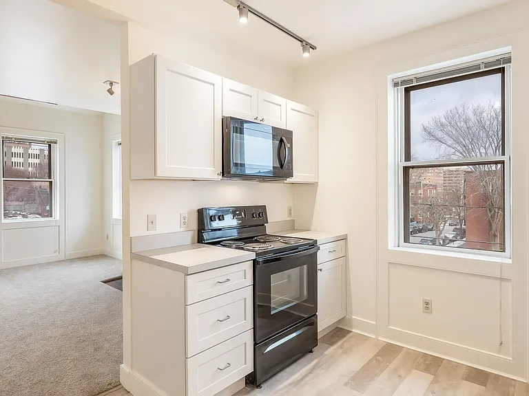68 Pleasant St #3 — Photo 6