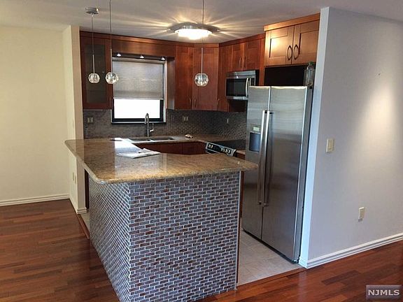 5th image of 584 Anderson Ave APT 2F