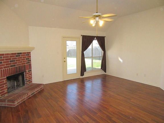 2nd image of 1401 London Dr
