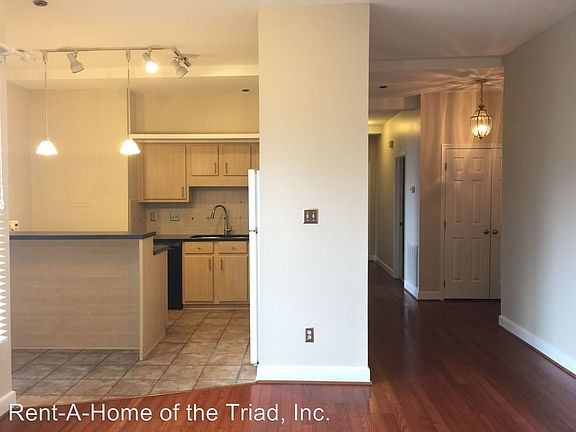 3rd image of 801-28 W McGee St