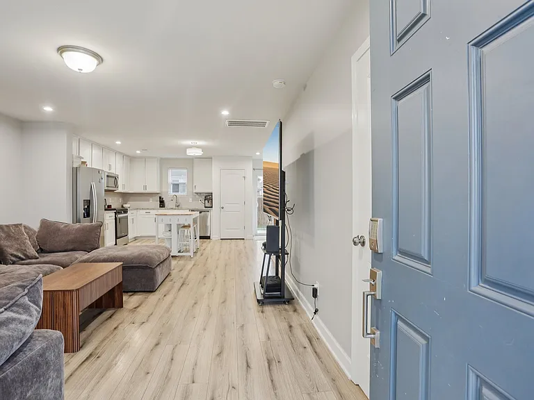 207 Mount Royal Ct — Photo 7