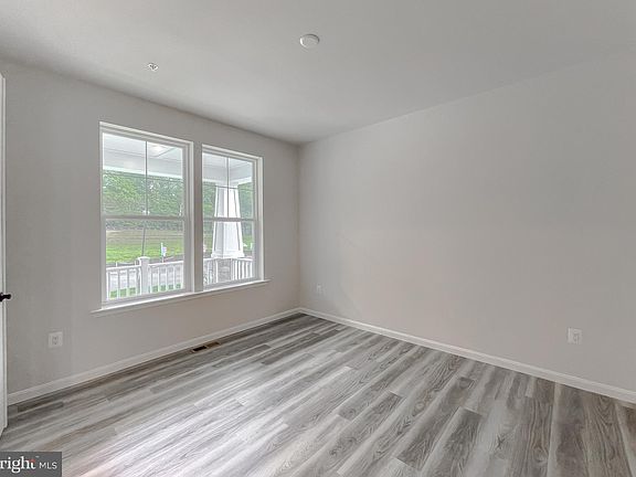 3rd image of 41500 Fairwood Ct