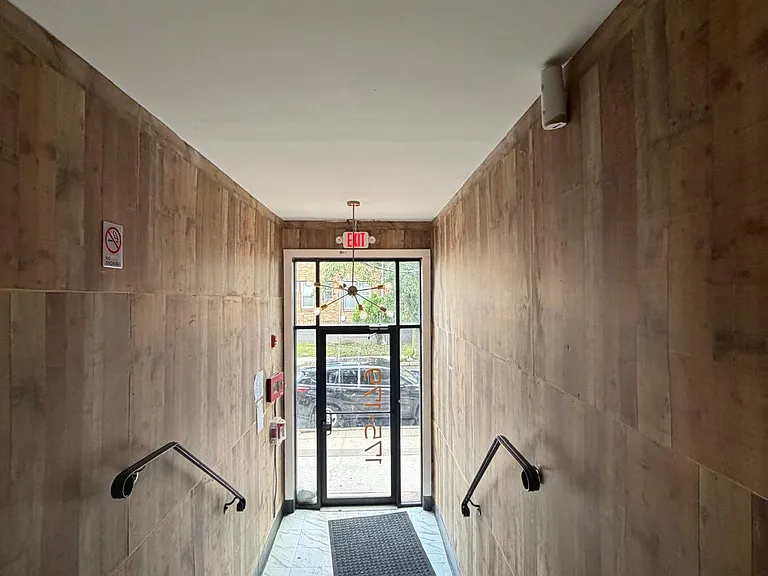 170 S Munn Ave #102 — Photo 3