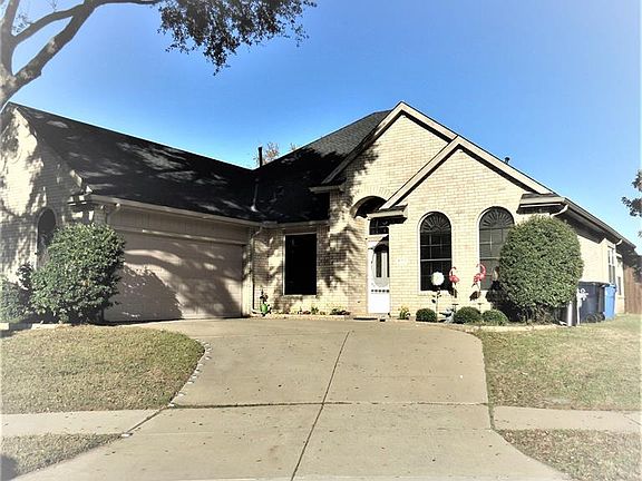 3rd image of 408 Canberra Ct