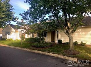 222 Waxwing Dr, Monroe Township, NJ 08831