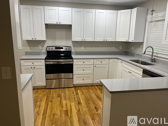 3rd image of 903 N Shine Ave