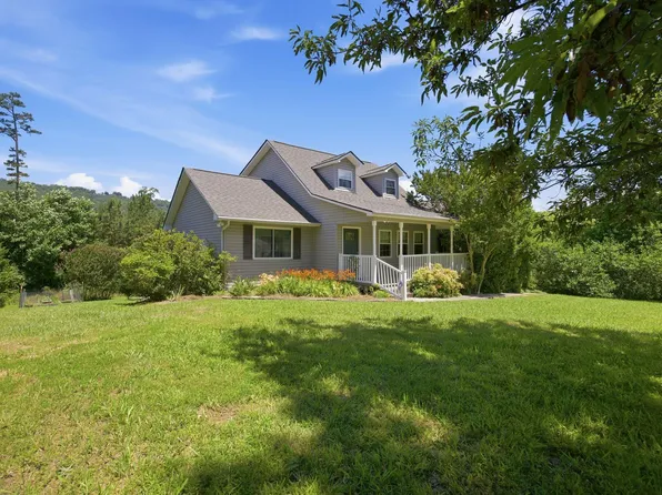 67 Whispering Pines Dr, Trenton, GA 30752