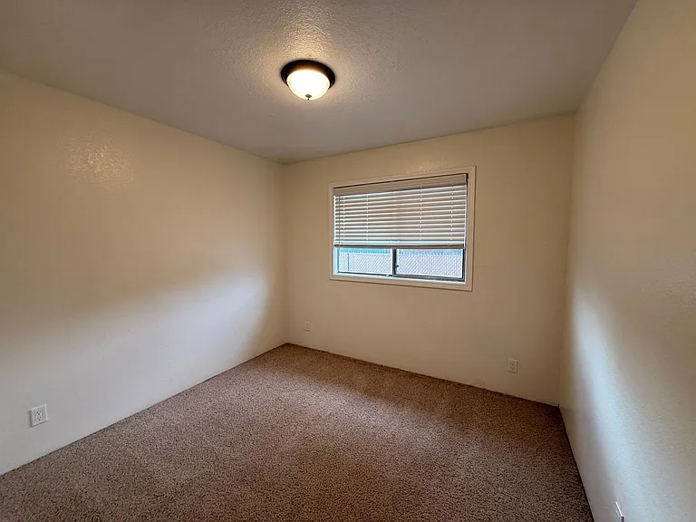 1959 Green Ave #1961 — Photo 6