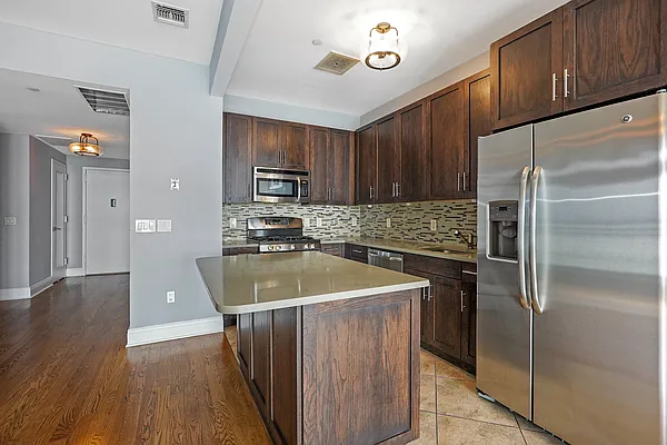 Rented by R New York | media 24