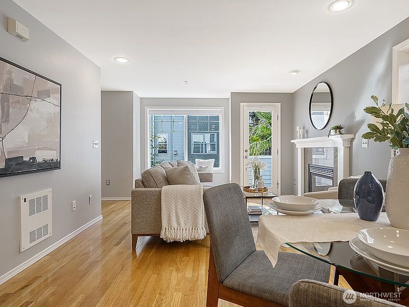5th image of 8529 Midvale Avenue N #C