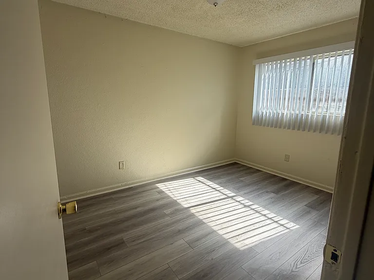 1619 E Eureka St #11 — Photo 13