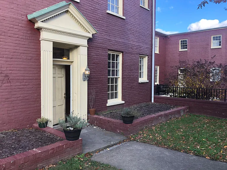 601 Spring St #B — Photo 8