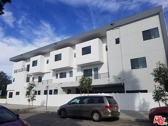 3rd image of 5832 Tujunga Ave