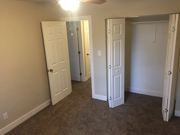 Updated 2 Bedroom Townhome for Rent in Loveland: Shared Garage, Patio, Washer/Dryer Hookups — Photo 11