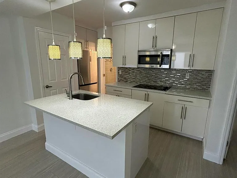 914 NE 15th Ave #1 — Photo 3
