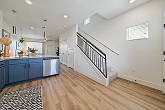 Lat Twenty7 Townhomes — Photo 54