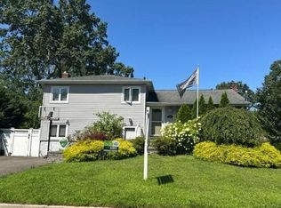 148 East Dr, Massapequa, NY 11758
