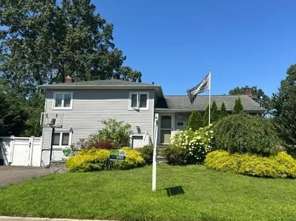 148 East Dr, Massapequa, NY 11758