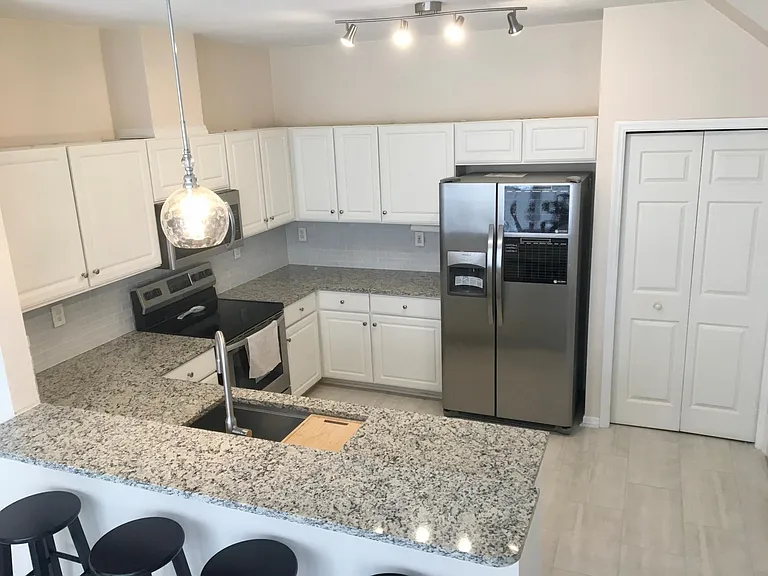 11647 NW 18th Pl — Photo 3