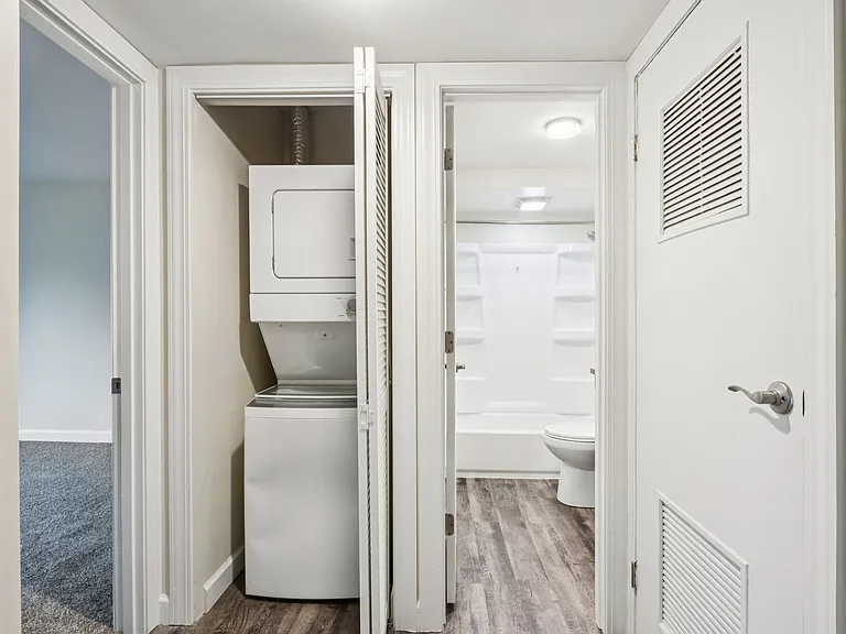 Crystal Lake Apartments — Photo 46