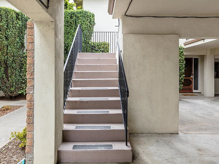 131 S Magnolia Ave #2 — Photo 2