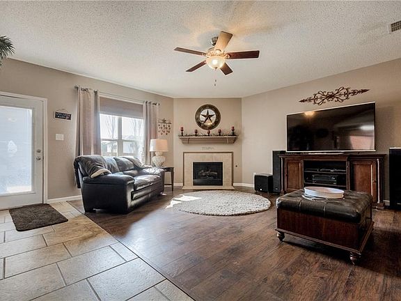 4th image of 2917 Trailview Dr