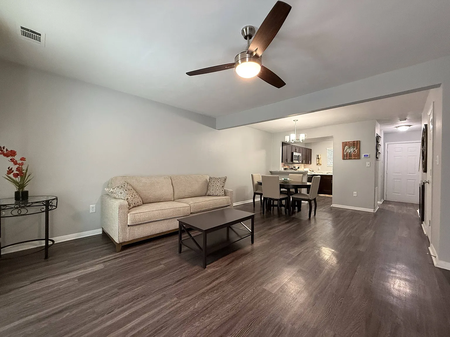 Galleria Pointe Apartments and Townhomes — Photo 3