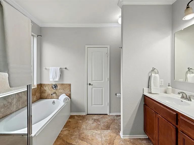 5929 Abby Ann Ln — Photo 11
