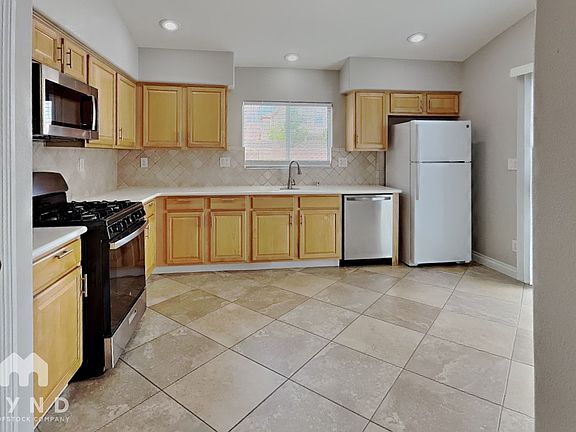5th image of 10429 Aloe Cactus St